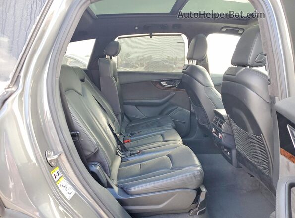 WA1VABF72JD009581 2018 AUDI Q7 Gray Widok wnętrza z tyłu