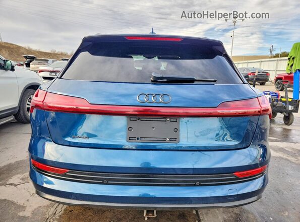WA1VABGE3KB021877 2019 AUDI E-TRON Бирюзовый Вид сзади