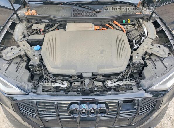 WA1VABGE4NB040748 2022 AUDI E-TRON Black Вид підкапотного простору