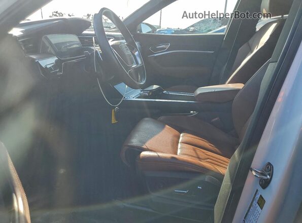 WA1VABGE5KB018110 2019 AUDI E-TRON White Front interior view