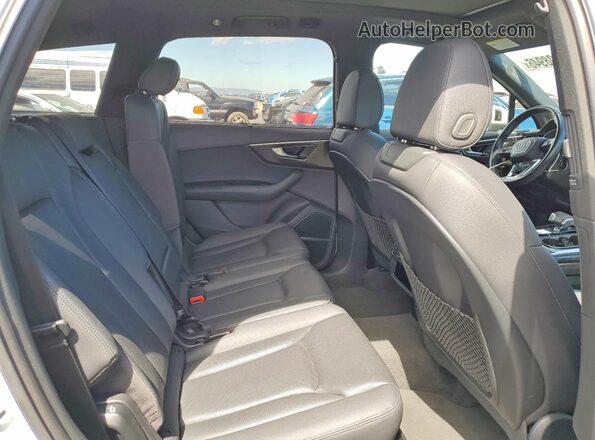 WA1VXAF75MD037114 2021 AUDI Q7 White Вид задньої частини салону