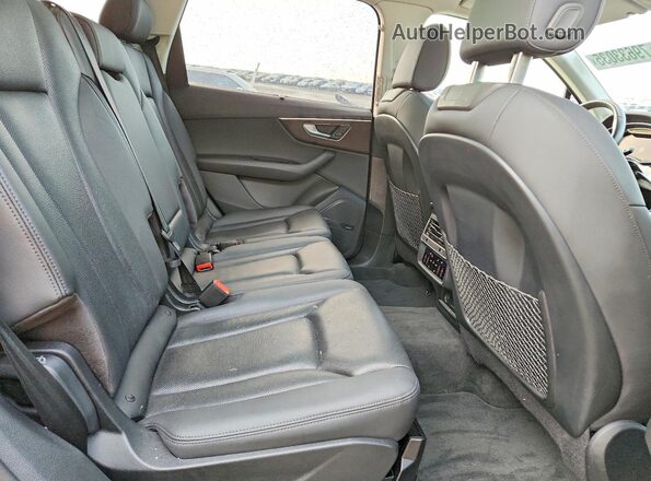 WA1VXAF77LD001388 2020 AUDI Q7 Gray Widok wnętrza z tyłu