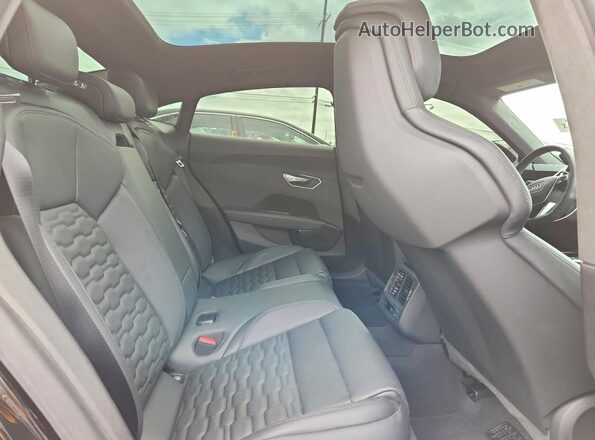 WAUEJBFW3R7001736 2024 AUDI E-TRON Черный Вид задних сидений