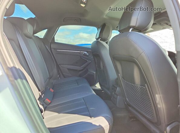 WAUHUDGY0NA086712 2022 AUDI A3 White Vista de los asientos traseros