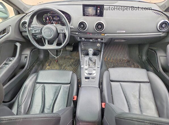WAUSPBFF9JA055793 2018 AUDI A3 Синий Вид панели приборов