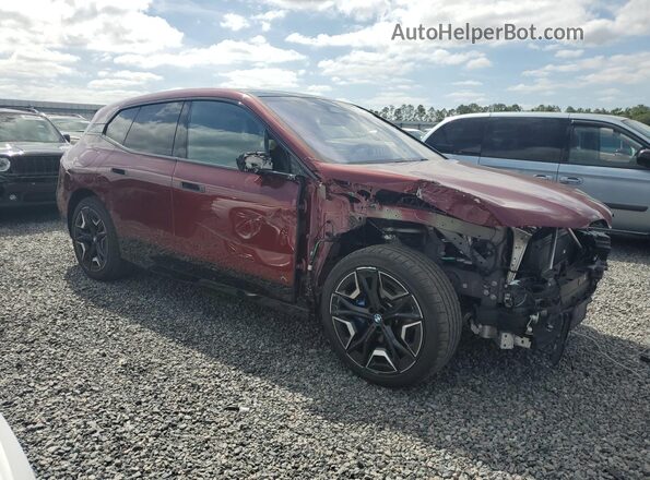 WB523CF00SCS46228 2025 BMW IX Burgundy Delantero derecho