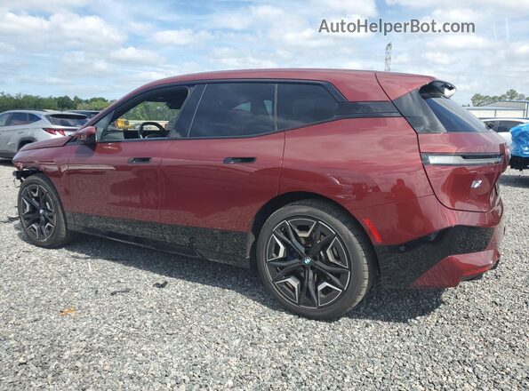 WB523CF00SCS46228 2025 BMW IX Burgundy Trasero izquierdo