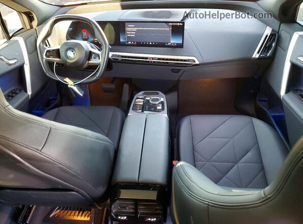 WB523CF01RCN95800 2024 BMW IX Black Vista del salpicadero