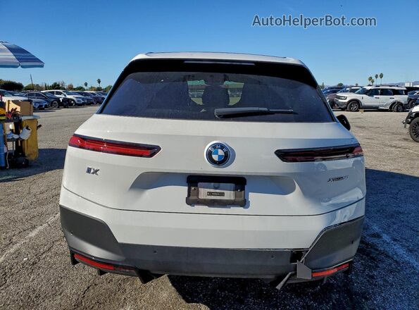 WB523CF04RCR26921 2024 BMW IX White Vista trasera