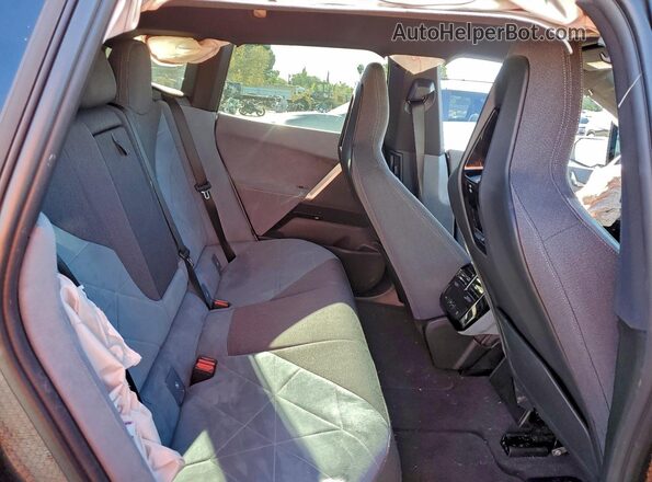 WB523CF04RCR26921 2024 BMW IX White Vista interior trasera