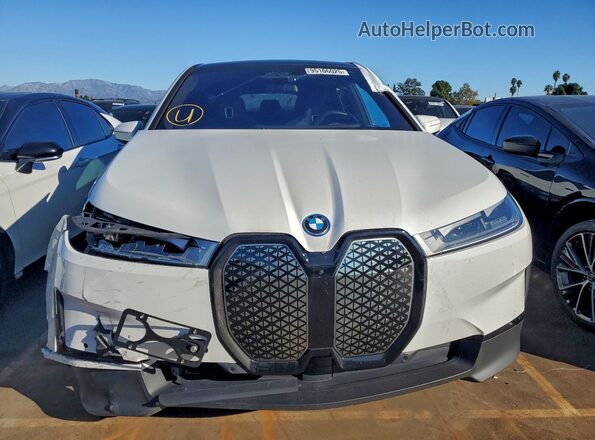 WB523CF04RCR26921 2024 BMW IX White Vista frontal