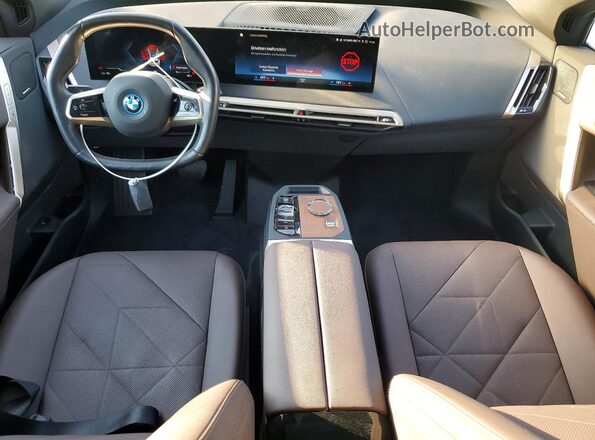 WB523CF06PCM41127 2023 BMW IX White Vista del salpicadero