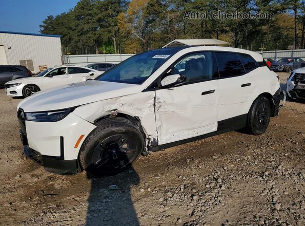 WB523CF06PCM41127 2023 BMW IX White Vista tres cuartos delantera izquierda