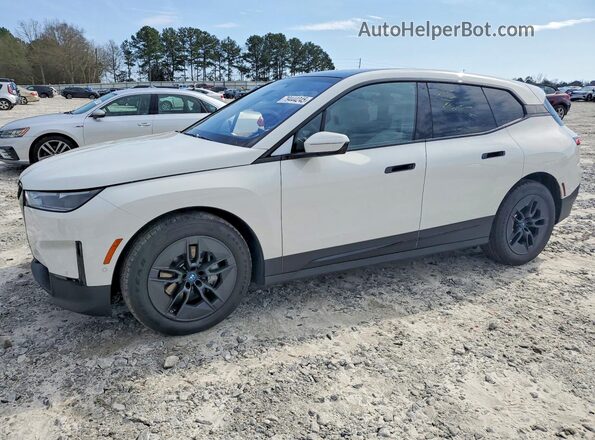WB523CF09SCT29558 2025 BMW IX White Vista tres cuartos delantera izquierda