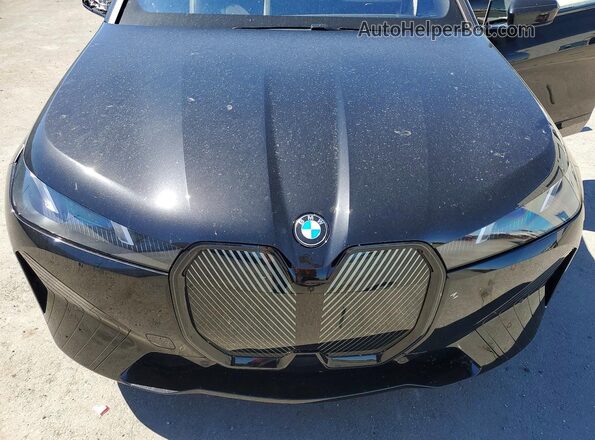 WB543CF06TCV37620 2026 BMW IX Black Vista del compartimento del motor