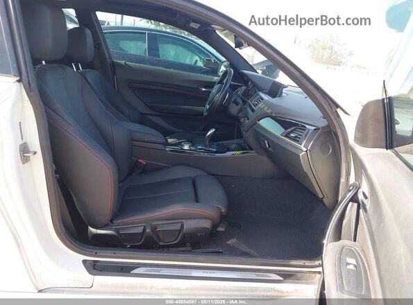 WBA2F9C32HV664863 2017 BMW OTHER Белый Вид салона спереди