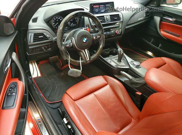 WBA2G1C52HV638893 2017 BMW M2 Red Vista del salpicadero