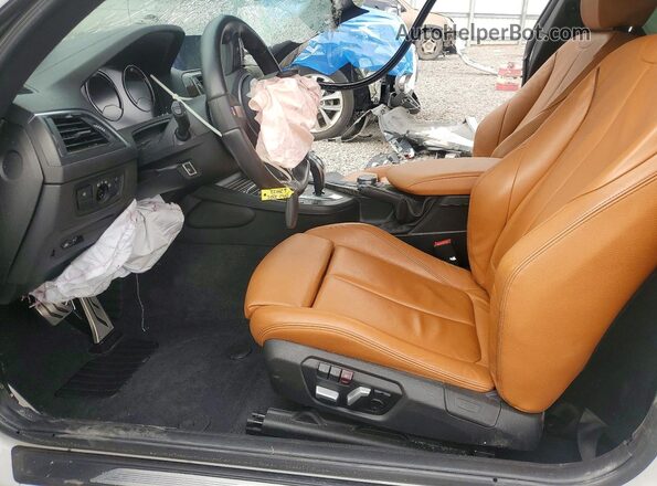 WBA2J1C54KVD10001 2019 BMW OTHER Белый Вид салона спереди