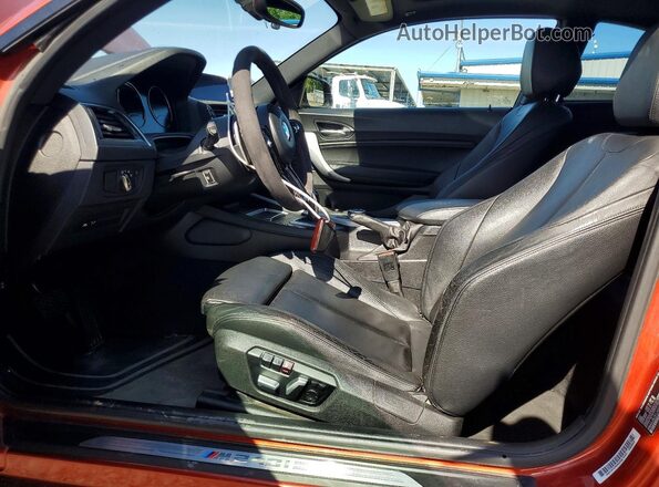 WBA2J5C51JVC07267 2018 BMW M2 Brown Widok wnętrza z przodu