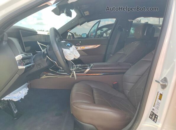 WBA33EH03TCW93507 2026 BMW OTHER Белый Вид салона спереди