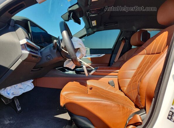 WBA33EJ0XRCT10214 2024 BMW OTHER Белый Вид салона спереди