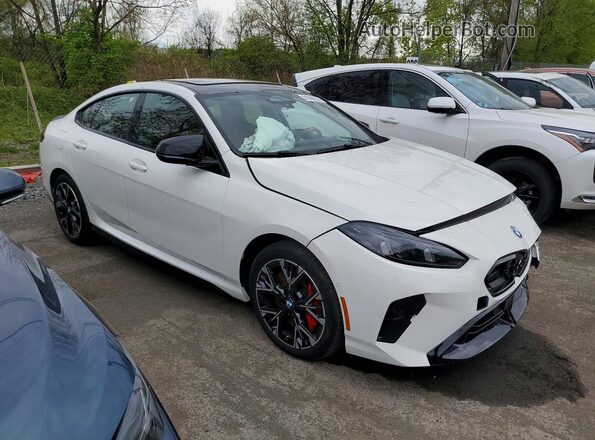 WBA33GG05S7S16629 2025 BMW M2 Белый Передняя правая четверть