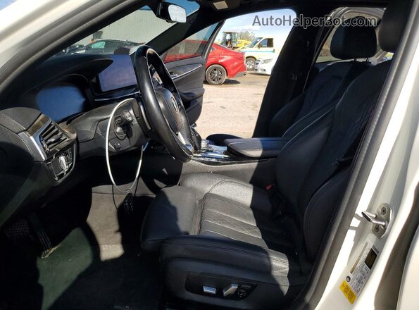 WBA53BH03MCF71161 2021 BMW 5 SERIES Белый Вид салона спереди