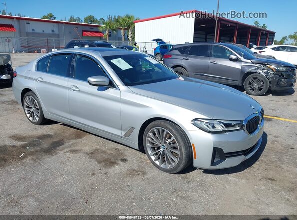WBA53BH06MCF58310 2021 BMW 5 SERIES Silver Przód prawy