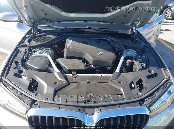 WBA53BH06MCF58310 2021 BMW 5 SERIES Silver Widok z tyłu