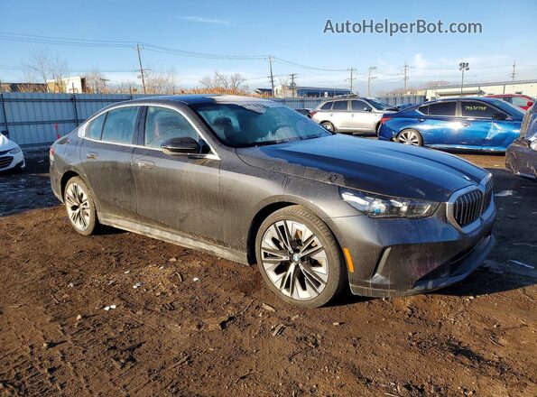 WBA53FJ04RCP81256 2024 BMW 5 SERIES Угольный Передняя правая четверть