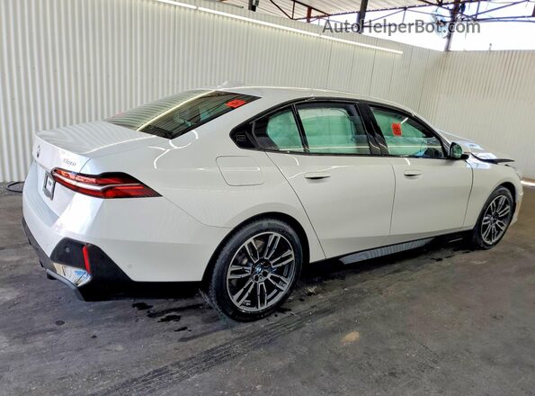 WBA53FJ0XTCX57115 2026 BMW OTHER Белый Задняя правая четверть
