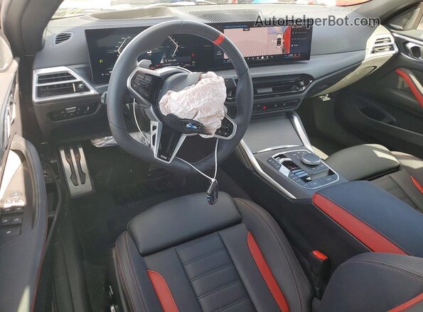 WBA63DB09TCW54937 2026 BMW M4 White Vista del salpicadero