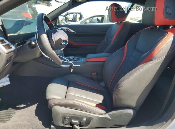 WBA63DB09TCW54937 2026 BMW M4 White Vista interior delantera