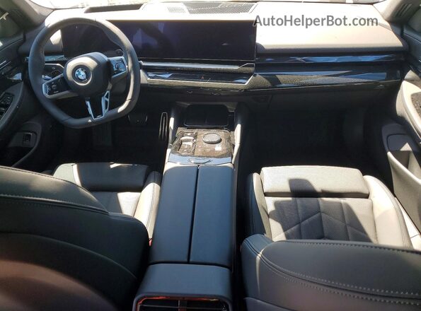 WBA63FJ01TCX06526 2026 BMW 5 SERIES Черный Вид панели приборов