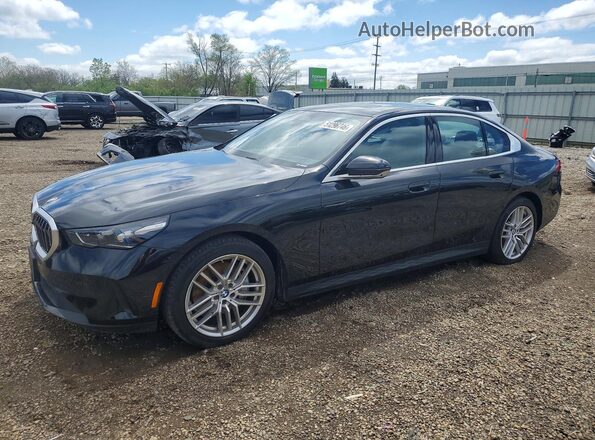 WBA63FJ04RCR93188 2024 BMW 5 SERIES Черный Передняя левая четверть