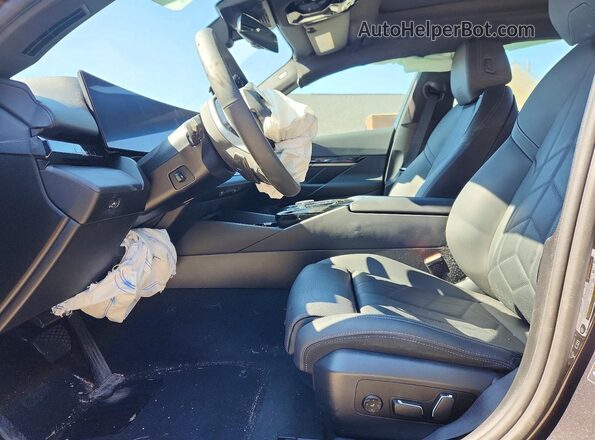 WBA63FJ07RCT06334 2024 BMW 5 SERIES Черный Вид салона спереди
