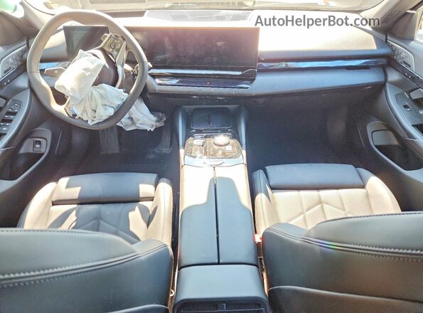 WBA63FJ07RCT06334 2024 BMW 5 SERIES Черный Вид панели приборов