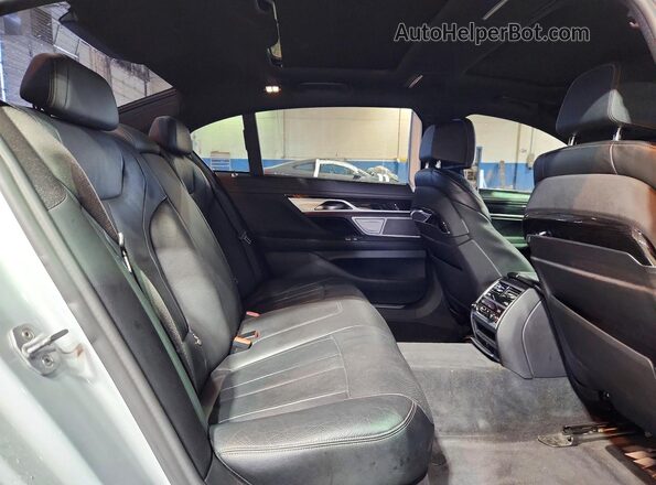 WBA7E2C56KB217513 2019 BMW OTHER Серебряный Вид задних сидений