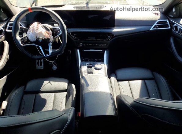 WBA83DA01SCT76298 2025 BMW M4 Teal Вид панелі приладів