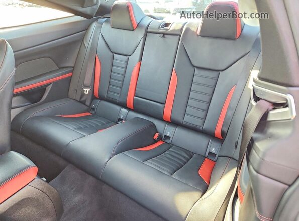 WBA83DA03SCT82734 2025 BMW M4 White Vista de los asientos traseros