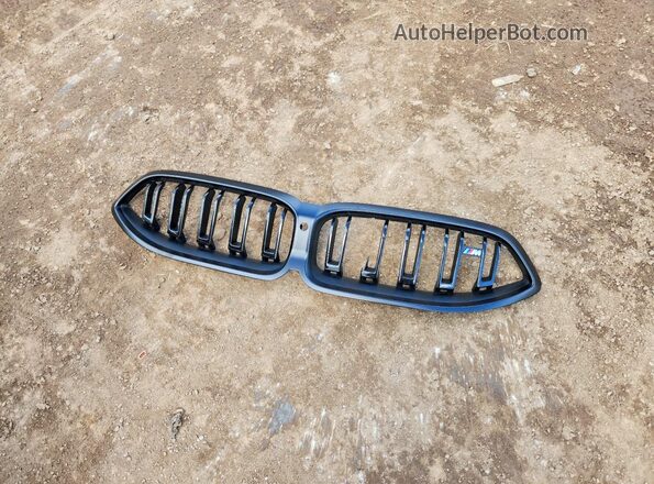 WBAGV8C04RCN36016 2024 BMW M8 Black Вид підкапотного простору