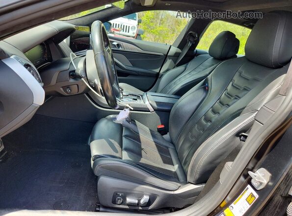 WBAGV8C04RCN36016 2024 BMW M8 Black Вид салону спереду