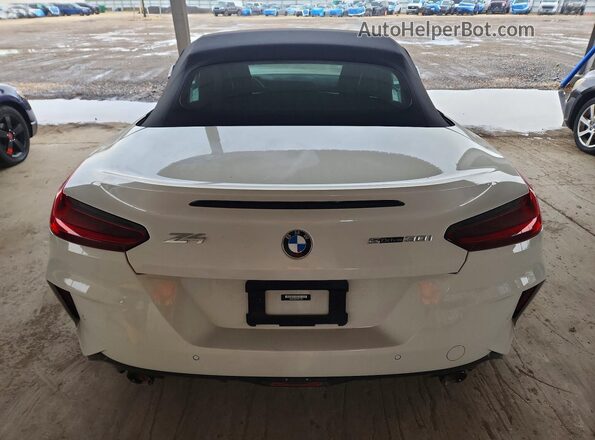 WBAHF3C02PWY15707 2023 BMW Z4 White Widok z tyłu