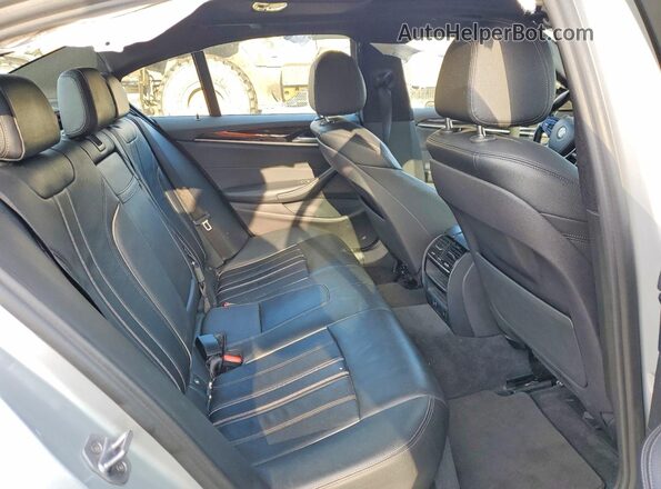 WBAJA5C53JG898587 2018 BMW OTHER Silver Widok tylnych siedzeń