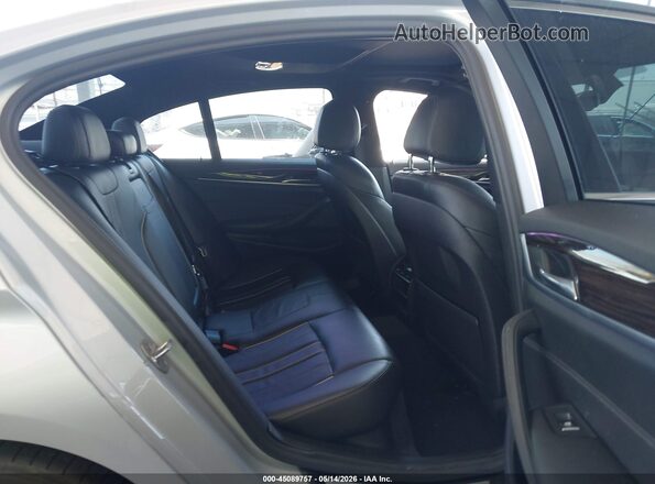 WBAJA9C54JB033549 2018 BMW OTHER Silver Vista de la etiqueta del VIN