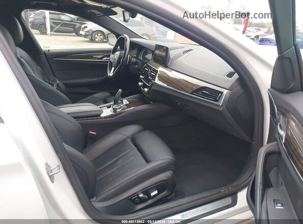 WBAJA9C59JB251132 2018 BMW OTHER Белый Вид салона спереди