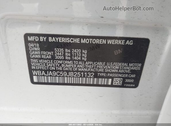 WBAJA9C59JB251132 2018 BMW OTHER Белый Вид подкапотного пространства