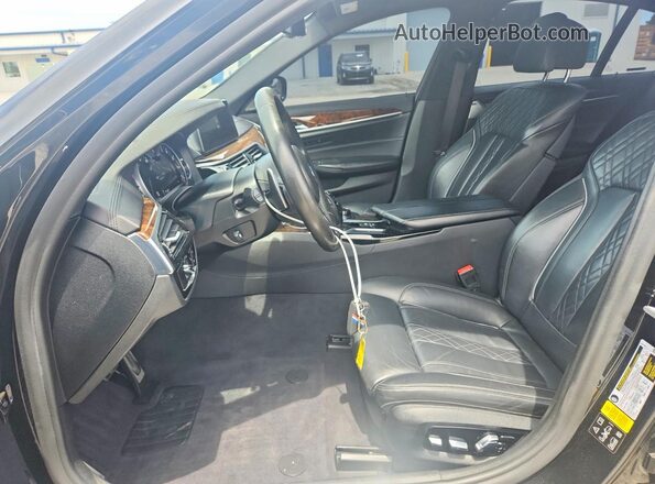 WBAJB9C50JG464583 2018 BMW M5 Black Front interior view