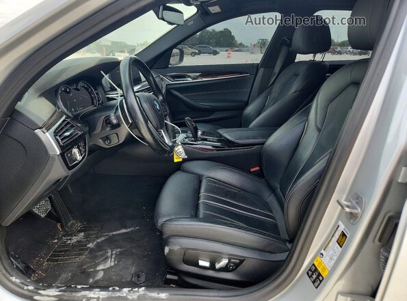 WBAJE7C38HG890980 2017 BMW OTHER Серебряный Вид салона спереди