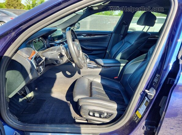 WBAJE7C59JWD52028 2018 BMW 5 SERIES Синий Вид салона спереди